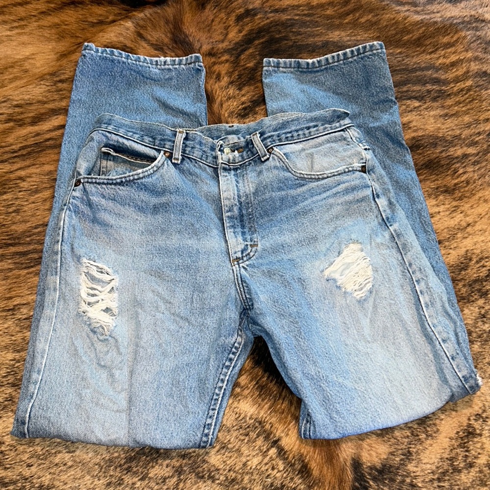 Distressed men’s Lee jeans